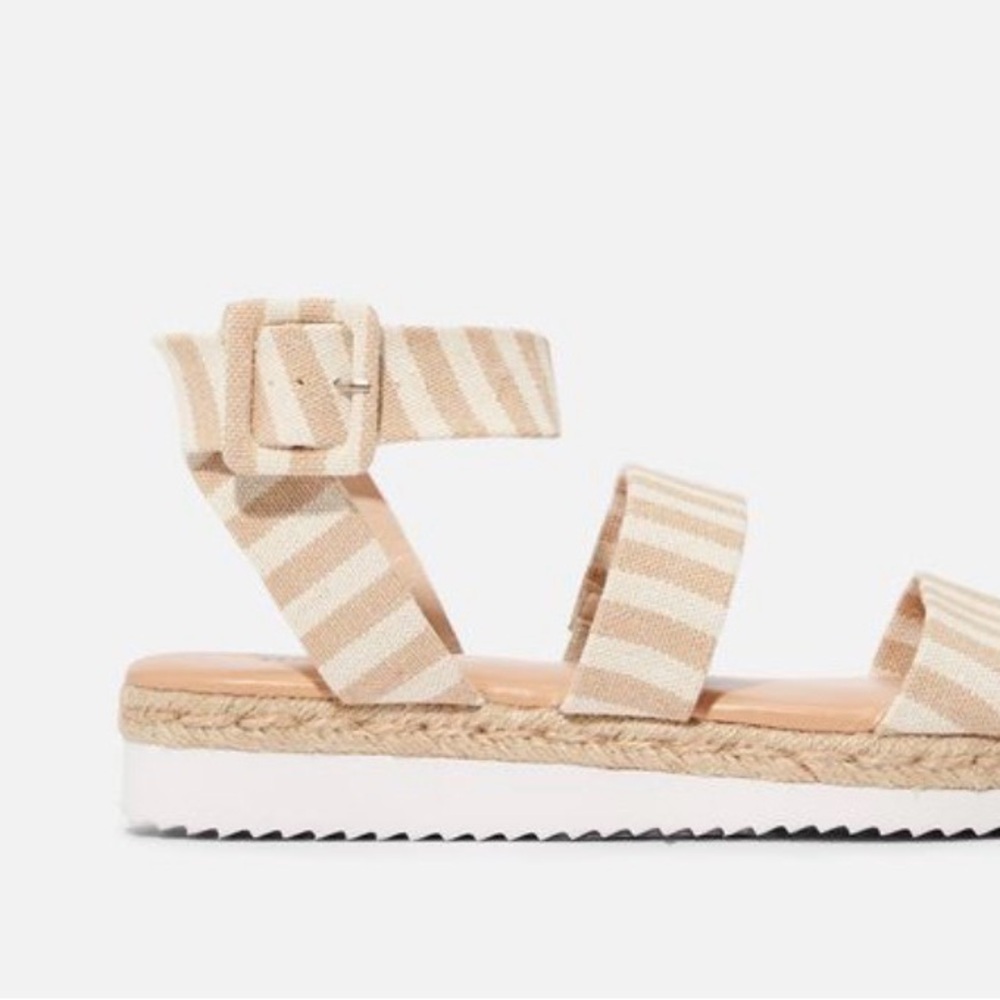NWOT JustFab beige white canvas platform sandals Sz 10